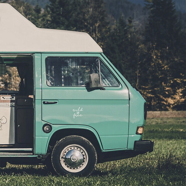 Autoaufkleber Wild & Free - Advanture Shop