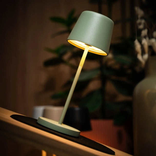 Magnet-Solarlampe MONACO olivgrün + Platzset