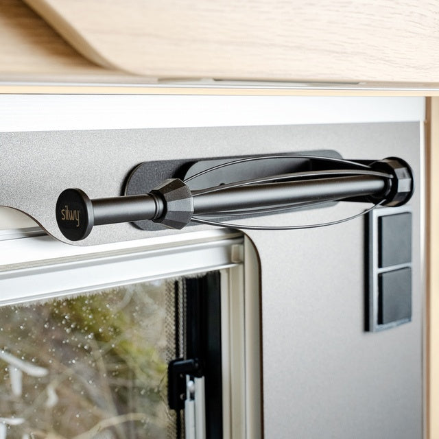 Magnetischer Küchenrollenhalter mit Metall-Leiste